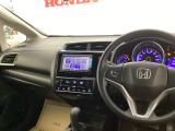 開放感のある運転席まわり! 運転席からの視界は良好です!!