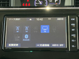 ラジオやCD、Bluetooth接続など、多彩な音源を楽しめます。お好みの音楽で、車内を心地よい空間に変えましょう。