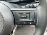 プロパイロットは、高速道路での単調な走行と長時間の巡航走行2つのシーンでドライバーに代わってアクセル、ブレーキ、ステアリングを自動で制御し疲労軽減になります。
