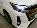 LEDヘッドライトです。デザイン性がよくとても明るいので、夜間の走行や悪天候でも安心です。しかも長寿命!