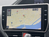 運転に集中できる見やすい地図表示。目的地設定も簡単で、初めての道も安心です。渋滞情報もリアルタイムで確認できます。