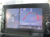 『アラウンドビュ-モニタ-』真上から見下ろしているかのような映像により周囲の状況を知ることで駐車を楽に行う為の支援技術です。