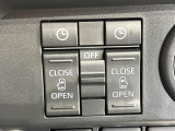 【両側パワースライドドア】スマートキーや運転席のスイッチで後席両側スライドドアの開閉が可能♪電動だから力を入れてドアを開ける必要が無く、小さなお子様でも簡単に開け閉めでき快適です♪