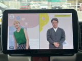 停車中に楽しめるTV機能。休憩時間や待ち時間に、お気に入りの番組や映像を鑑賞できます。長距離移動も快適に過ごせる便利な機能。