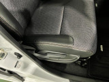 痛みの出やすい運転席シートの角、フロアマット、座面、ともに良好です