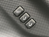 【メモリー機能付きパワーシート】ドライバーごとに設定したシート位置を記憶して、ボタン一つで切り替えできる便利な機能!運転する方が複数名いらっしゃるご家庭におすすめです♪