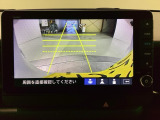 バックをするとき自動でリアの様子が映る『リアカメラ』付き! 画面で確認しながらバックが出来るので駐車の時も安心です。