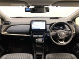 シンプルながら機能性あふれる運転席廻りです。視界性もよく、運転しやすいですよ。