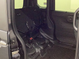 ★チップアップ&ダイブダウン機能付き【ULTR SEAT】は後席座面を左右分割で跳ね上げることができます☆トランクで積載できない背の高い荷物をラクラク収納できます。ホンダ車ならではの人気装備です♪