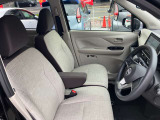 運転席も広々、ドライブも楽しめますね♪実際お座りいただくのが、分かりやすいと思います。お気軽にご来店ください!