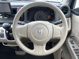 インテリアに合わせたデザインのステアリングは、運転される方のことも考え、運転しやすい形状、大きさです。是非一度、実際に触ってお確かめください。