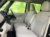 ドライバー視点からの眺めは良好。操作しやすい配置で、安全運転をサポートします。快適なドライブを約束する、こだわりの空間です。