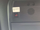 エアバッグ作動時や後突時、もしくは車内のSOSボタンを押した際に緊急通報オペレーターに連携し、救急・警察を手配します。更にオペレーターにも連携、お客様のご要望に応じてロードサービスの手配を行います。