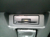 運転席から手の届く位置に ETC2.0車載器付いております。高速道路の料金所もスムーズに通過できますよ♪
