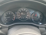 視認性の高いメーター類が、運転に必要な情報を的確に伝えます。デザイン性と機能性を追求した、こだわりの空間です。