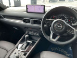 運転に集中できるようにデザインやレイアウトを人間工学に基づいて設計しています