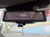 スマートルームミラー画像になります。リアシートに人が乗ってる時やトランクに荷物がたくさん積んでルームミラーが使えないときに便利なオプションです!