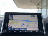 目的地までのルートをスムーズに検索。渋滞情報もリアルタイムで確認できるので、運転時間を有効活用できます。遠出も安心ですね。