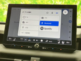 お気に入りの音楽を最高の音質で楽しめます。様々なメディアに対応し、快適なドライブを演出します。