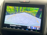 【バックカメラ】駐車時に後方がリアルタイム映像で確認できます。大型商業施設や立体駐車場での駐車時や、夜間のバック時に大活躍!運転スキルに関わらず、今や必須となった装備のひとつです!