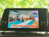 停車中に楽しめるTV機能。ニュースやエンターテイメントで、待ち時間を有効活用できます。家族や友人と一緒に、快適な時間を過ごせるでしょう。