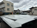 目立つキズ凹み等はありませんが、中古車という商品の特性ルーフには子キズや塗装しみがあります