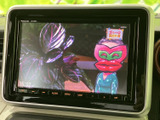 停車中にTV視聴が可能。待ち時間や休憩時間に、番組を楽しめます。車内でのエンターテイメントを充実させます。