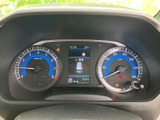 視認性の高いメーターで、走行情報を確認しやすいです。運転に必要な情報を一目で把握でき、安全運転をサポートします。落ち着いたデザインも魅力です。