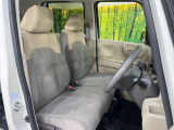 運転席シート廻りは使用感も少なく、良好な状態となっています。前オーナー様が丁寧に使っていたことがよくわかりますね。