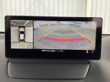 狭い場所での駐車やすれ違いなどでより的確な運転操作に役立つ360&deg;ビューモニターが装備されています。