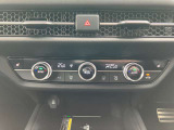運転席と助手席はシートヒーター装備!エアコンに比べて暖まるスピードが速いので冬でも快適に過ごせます。冷え症で悩まれている方にも◎また、エアコンに比べて車内の空気が乾燥しにくいのも、嬉しいポイントです!