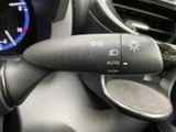 操作しやすいウインカーレバーで、安全な車線変更をサポートします。直感的に操作できる配置です。