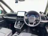 運転席まわりです。 各操作スイッチは使いやすい位置に配置されてます。