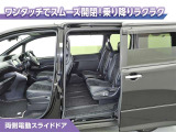 両側パワースライドドアなので、荷物で手がいっぱいの時でも無理なく開ける事が出来ます。