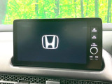 【メーカー純正ナビ】インテリアに溶け込むスタイリッシュな「専用設計」メーカーナビを装備♪視認性や操作性など基本性能にも優れ、より上質なカーライフをお楽しみいただけます。