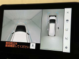 パノラミックビューモニターを装備。駐車場や交差点でクルマを真上から見るように周囲を確認できます。機能の詳細は販売店スタッフまでおたずねください。
