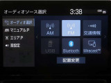 ディスプレイオーディオを装備。スマートフォンと車を繋ぐことで、これまでのナビに加えて色々なサービスが楽しめます。