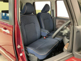 【運転席・助手席】内装ルームクリーニング済みです。しっかり綺麗にしていますので、是非、お確かめください。車に自信があるからこそ、是非一度ご来店頂き内外装も見てもらえると幸いです。