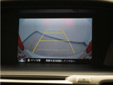 バックカメラ搭載です!車庫入れが苦手な人はもちろん、車両感覚に自信がある人にもお勧めです!見えない箇所が見えるようになるので、低い障害物や隠れてしまっている子供の存在等にも気付く事が出来ます。