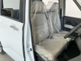 【運転席・助手席】内装ルームクリーニング済みです。しっかり綺麗にしていますので、是非、お確かめください。車に自信があるからこそ、是非一度ご来店頂き内外装も見てもらえると幸いです。