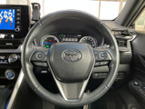 視認性の高いメーター類で、運転に必要な情報を的確に把握できます。運転状況を常に把握し、安全運転をサポートします。