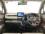 【前方視界】開放的な前方視界!運転がしやすく疲れにくいです♪窓が大きく、見通しがとっても良いおクルマですよ♪