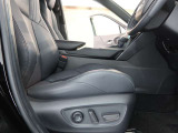 パワーシート搭載。微妙な調整が手軽にでき、ピッタリなポジションで運転することが可能です。