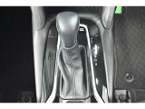 ハイブリッドカーですが運転操作は普通の車と変わりませんのでご安心ください。操作方法はスタッフが説明いたしますのでお気軽にご質問ください