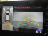 パノラミックビューモニター付きです。車両を上から見たような映像をディスプレイオーディオ画面に表示。運転席からの目視だけでは見にくい、車両周辺の状況をリアルタイムでしっかり確認できます。