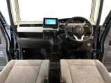 【前方視界】開放的な前方視界!運転がしやすく疲れにくいです♪窓が大きく、見通しがとっても良いおクルマですよ♪