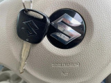 【キーレス】少し離れた場所からでもボタン一つでドアの開錠・施錠ができるのでとっても便利!ドアの鍵穴周りに傷をつけることもありません♪