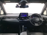 【前方視界】開放的な前方視界!運転がしやすく疲れにくいです♪窓が大きく、見通しがとっても良いおクルマですよ♪