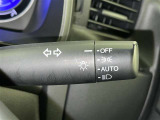 【オートライト】車外の明るさに応じて自動的にライトの点灯・消灯をしてくれます