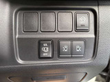 運転席右下のスイッチで各機能の切り替えや操作ができます。